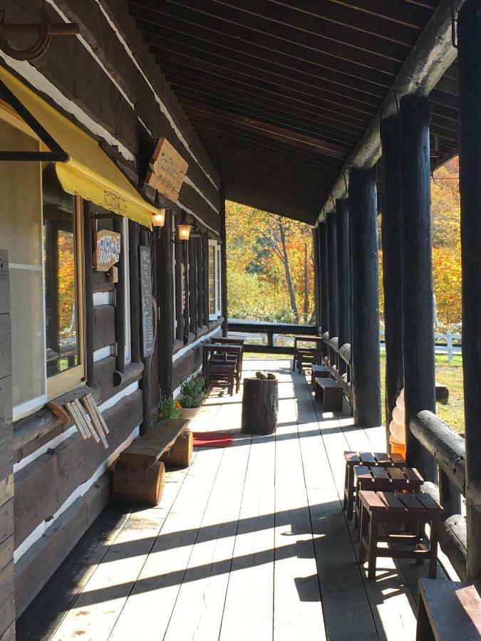 The Yurts At Margo'S Garden, Kiroro Otel Akaigawa Dış mekan fotoğraf