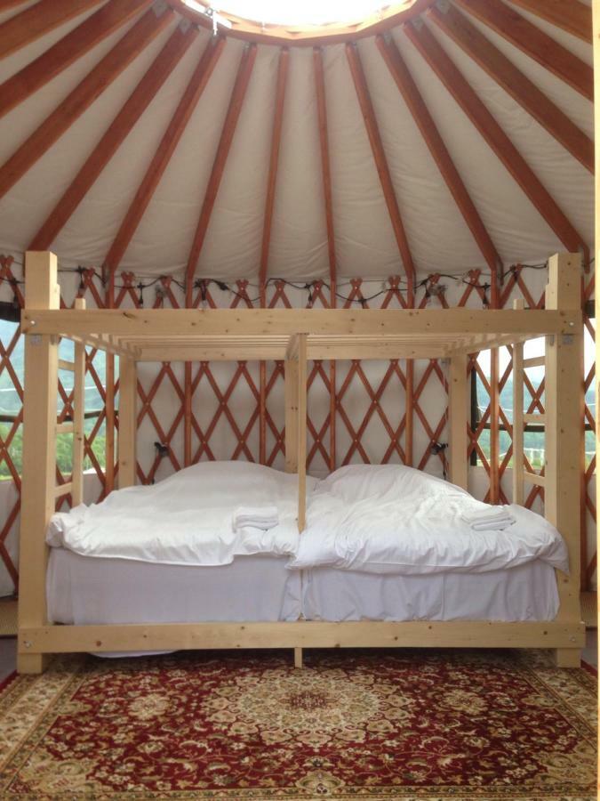 The Yurts At Margo'S Garden, Kiroro Otel Akaigawa Dış mekan fotoğraf