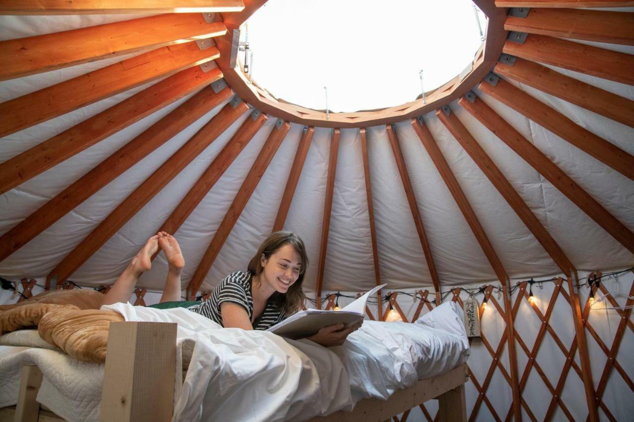 The Yurts At Margo'S Garden, Kiroro Otel Akaigawa Dış mekan fotoğraf