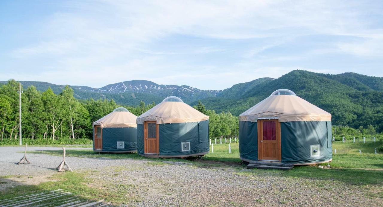 The Yurts At Margo'S Garden, Kiroro Otel Akaigawa Dış mekan fotoğraf