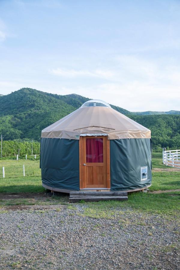 The Yurts At Margo'S Garden, Kiroro Otel Akaigawa Dış mekan fotoğraf